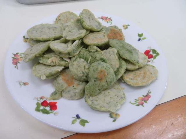 保護中: よもぎパンケーキ作り
